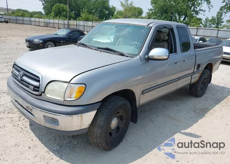 2001 Toyota Tundra Sr5 V8 z USA, uszkodzony, nr VIN 5TBRT34151S214752